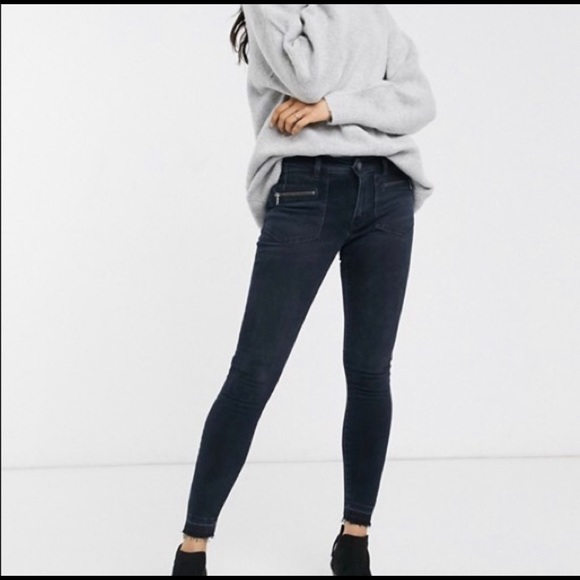 *** SOLD Free People We the Free Ivy Mid Rise Skinny Jeans in seal blue NWT - Picture 2 of 9